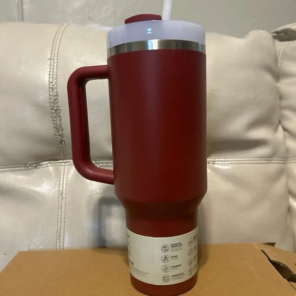 Stanley Red Quencher H2.0 Tumbler with Handle - Picture 2 of 5